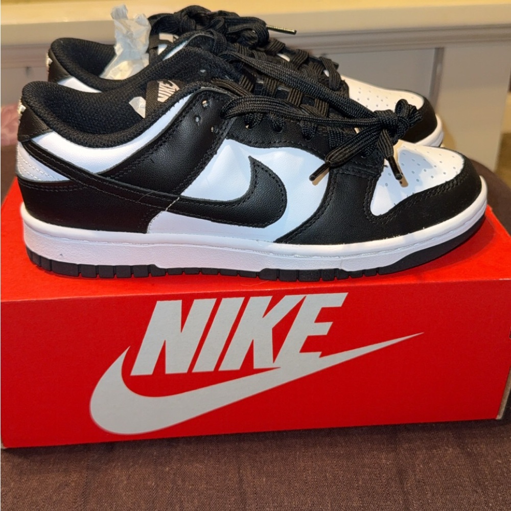 NWT Nike Dunk Low Pandas White/Black Size 7